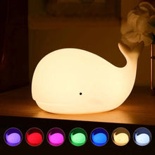 Carregar imagem no visualizador da galeria, Luminária Infantil em Silicone Baleia
