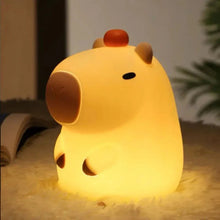 Carregar imagem no visualizador da galeria, Luminária Infantil em Silicone Capivara
