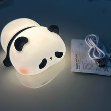 Carregar imagem no visualizador da galeria, Luminária Infantil em Silicone Panda Dorminhoco
