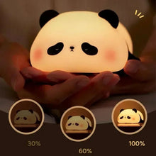 Carregar imagem no visualizador da galeria, Luminária Infantil em Silicone Panda Dorminhoco
